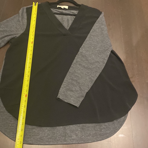 Loft, relaxed fit. Black rayon front w/ Gray lightweight stretch sweater back. - Picture 4 of 8